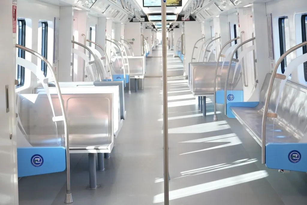 城軌快線15號(hào)線列車最大載客量2428人。重慶交通開(kāi)投鐵路集團(tuán)供圖